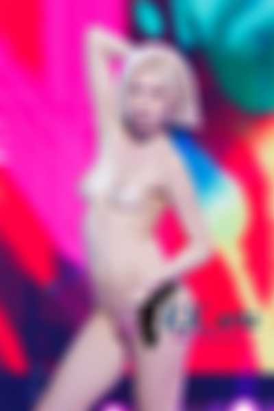 Bae - nude on stage