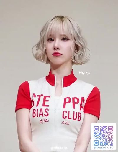 Eunha - shows tits