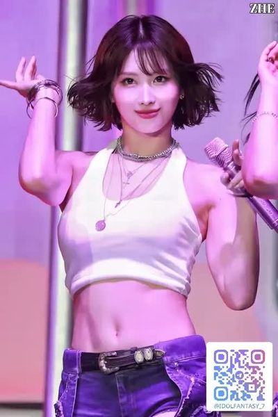 Momo - naked