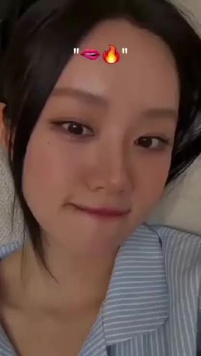 Hyeri - cum on face