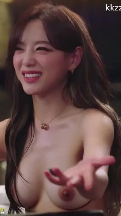 Sejeong - shows tits