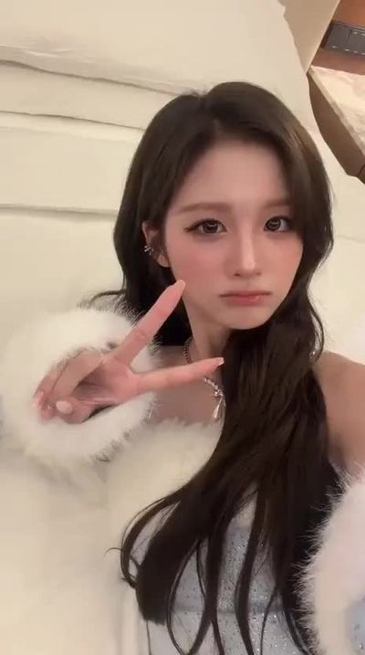 Sullyoon - gives handjob