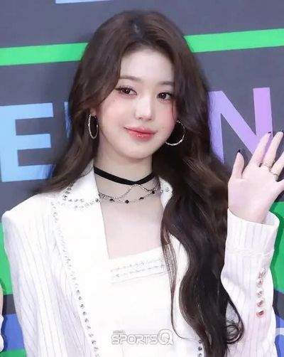 Wonyoung - gives handjob
