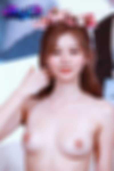 Sullyoon - shows tits