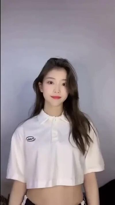 Xiaoting - shows tits