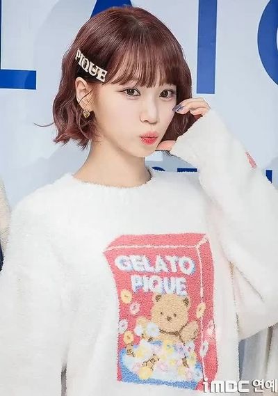 Chaewon - shows boobs