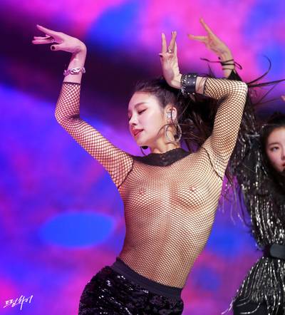 Yeji - shows tits