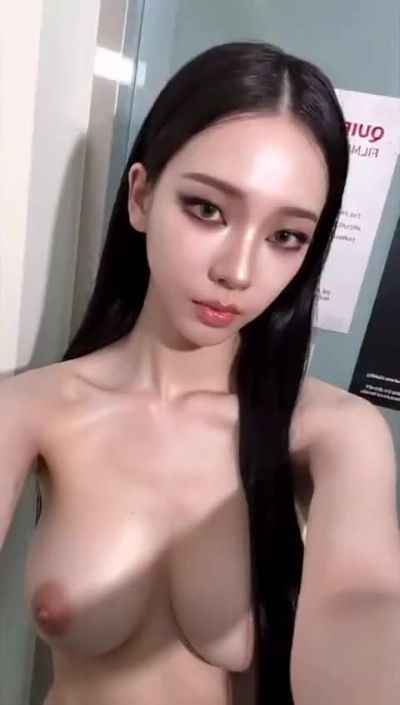 Karina - naked