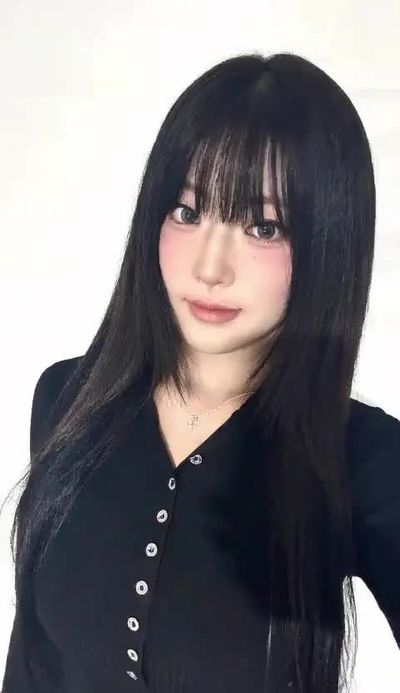 Yel - shows tits