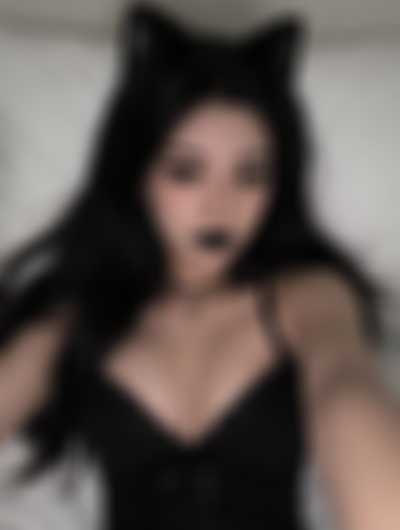 Yiren - Goth Mommy
