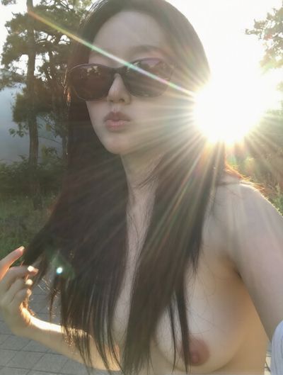 Gowon - naked on street