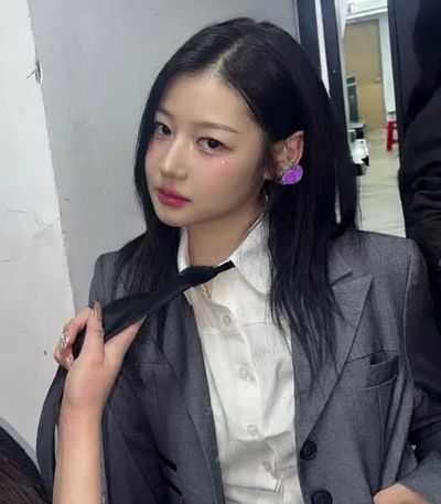 Yewon - licking