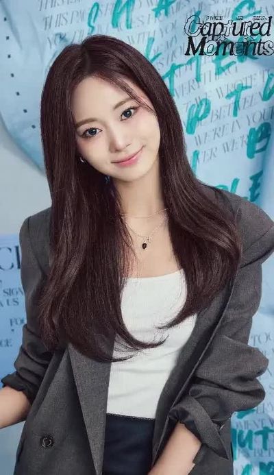 Tzuyu - shows tits