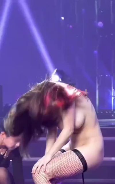 Karina - naked dance