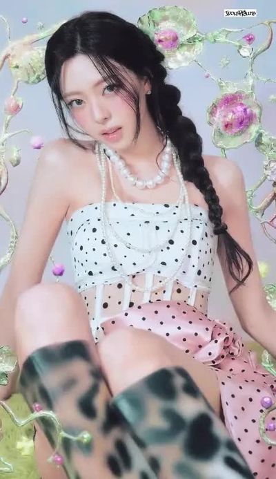 Yuna - using dildo