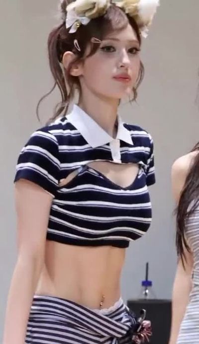 Somi - shows tits
