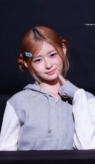 Rei - shows tits