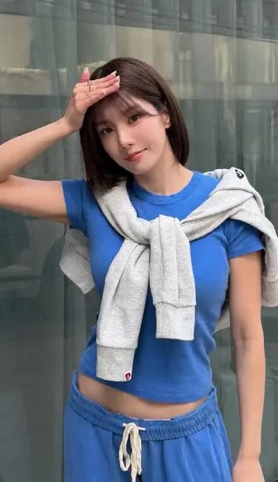 Eunbi - shows tits