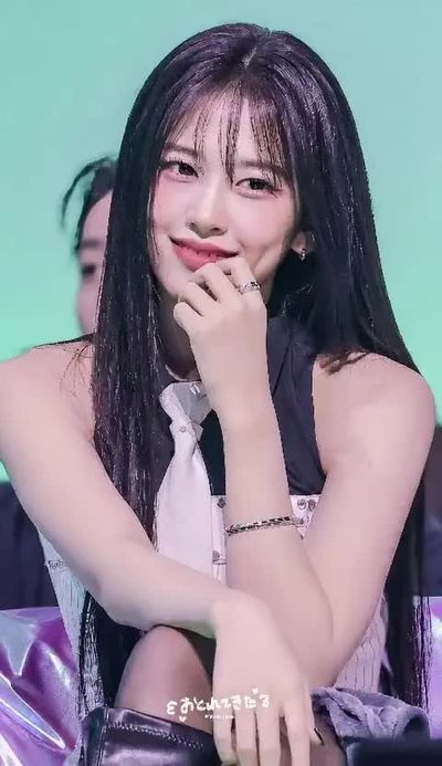 Yujin - shows tits