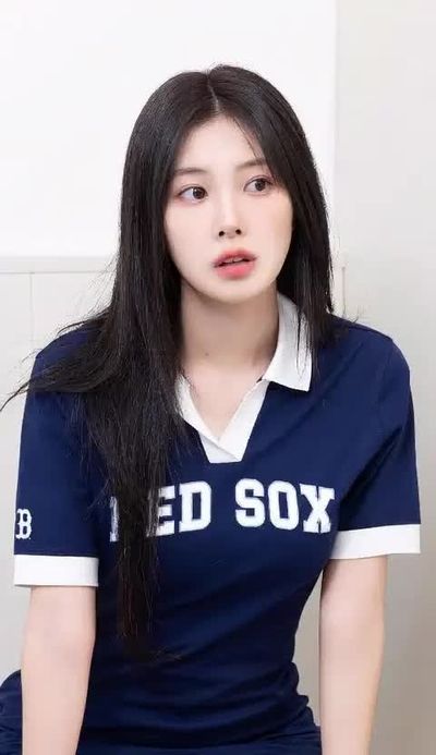 Hyewon - shows tits