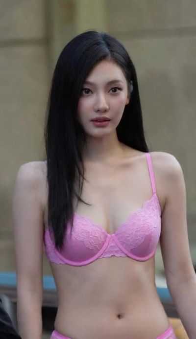 NingNing - shows tits
