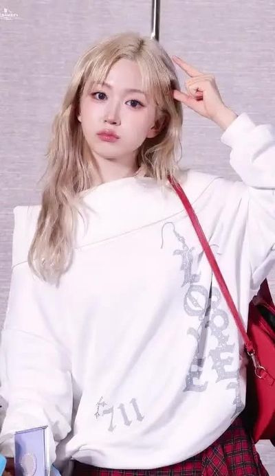 Haewon - shows tits