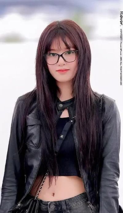 Yujin - shows boobs