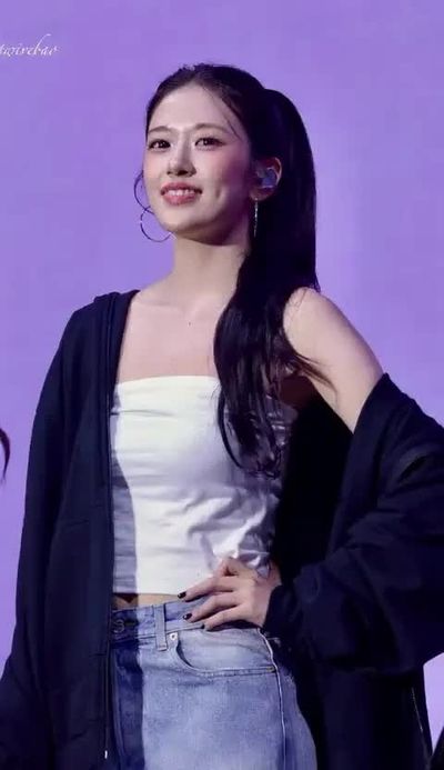 Yujin - shows tits