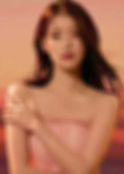 IU - titjob