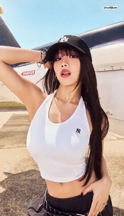 Natty - shows tits