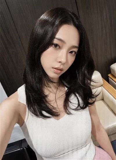 Karina - shows tits