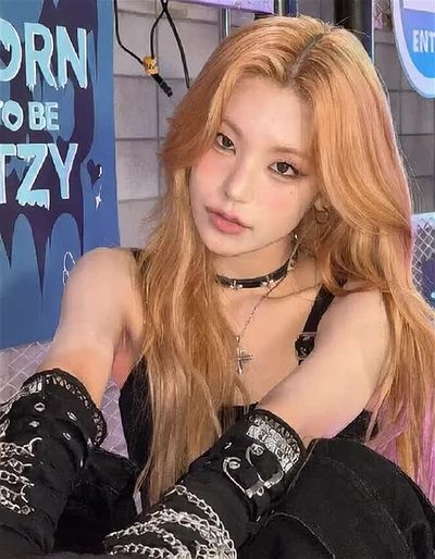 Yeji - sucking deep