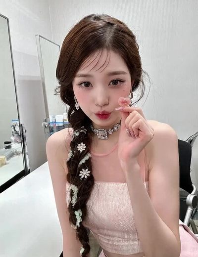 Wonyoung - gives handjob