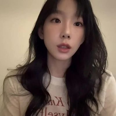 Taeyeon - gives handjob