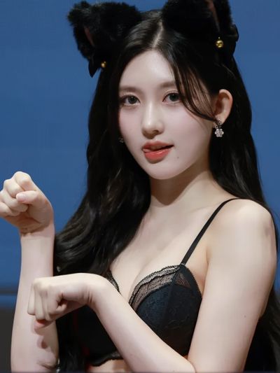 Gaeul - Naked Candid