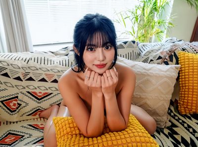 Yel - shows tits
