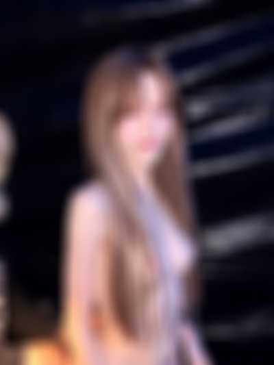 Wendy - shows tits