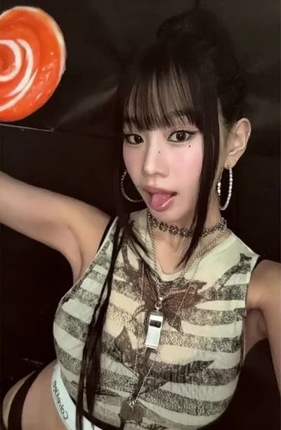 Natty - handjob