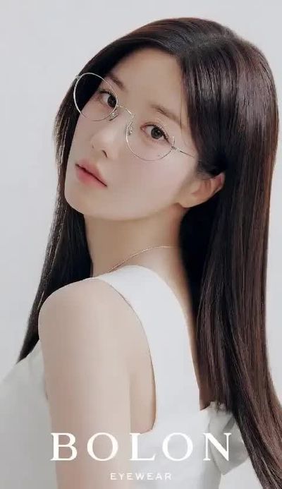 Eunbi - shows tits