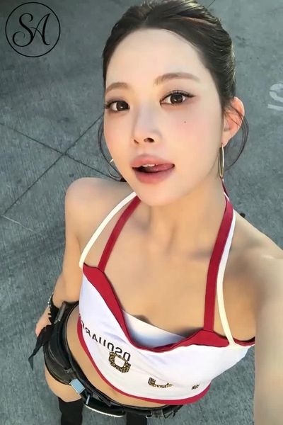 Eunchae - shows tits