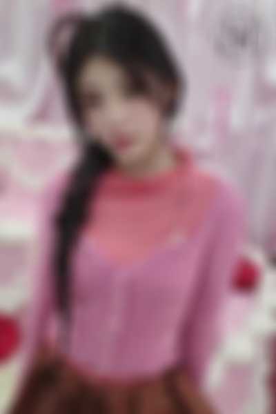 Wonhee - shows tits