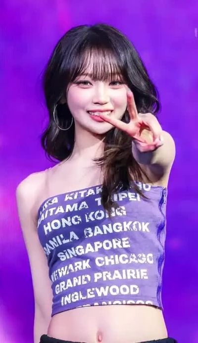 Chaewon - shows tits