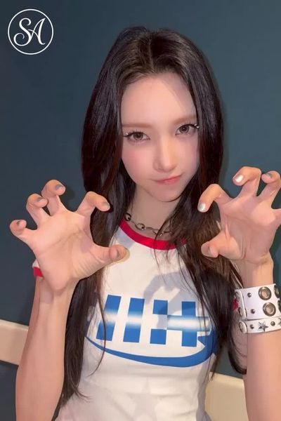 Yunah - shows tits