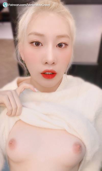 Kim Lip - shows tits selca nude