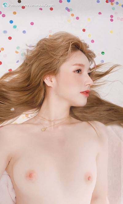 Heejin - shows tits photoshoot nude
