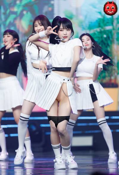 Yena - public nude