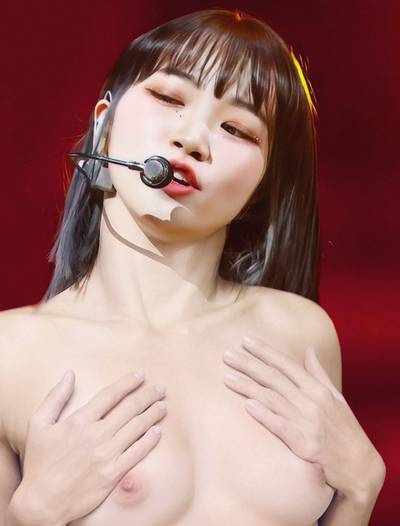 Chaewon - shows tits stage
