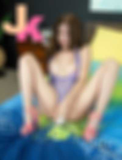Jennie - using dildo