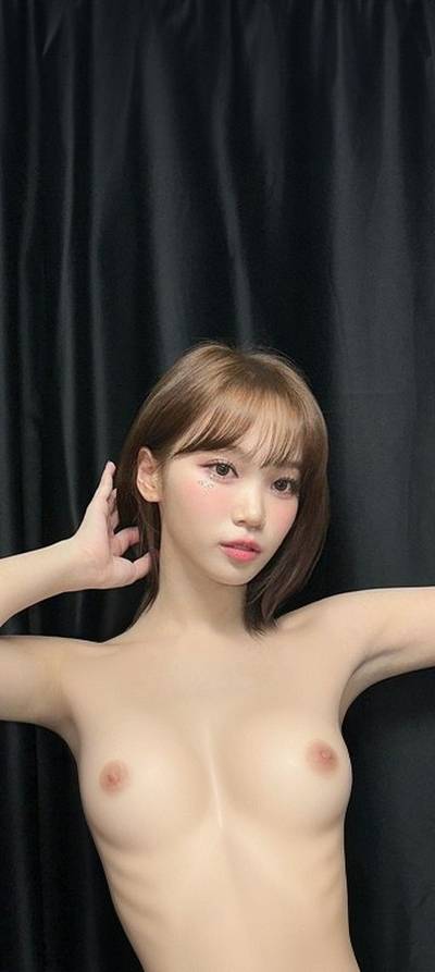 Chaewon - naked