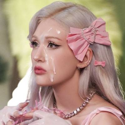 Somi - cum on face